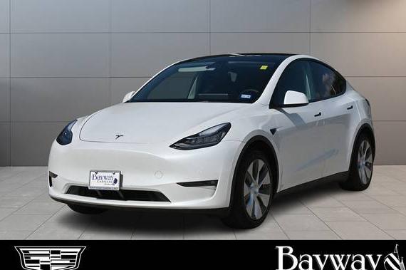 TESLA MODEL Y 2021 5YJYGAEE8MF295901 image